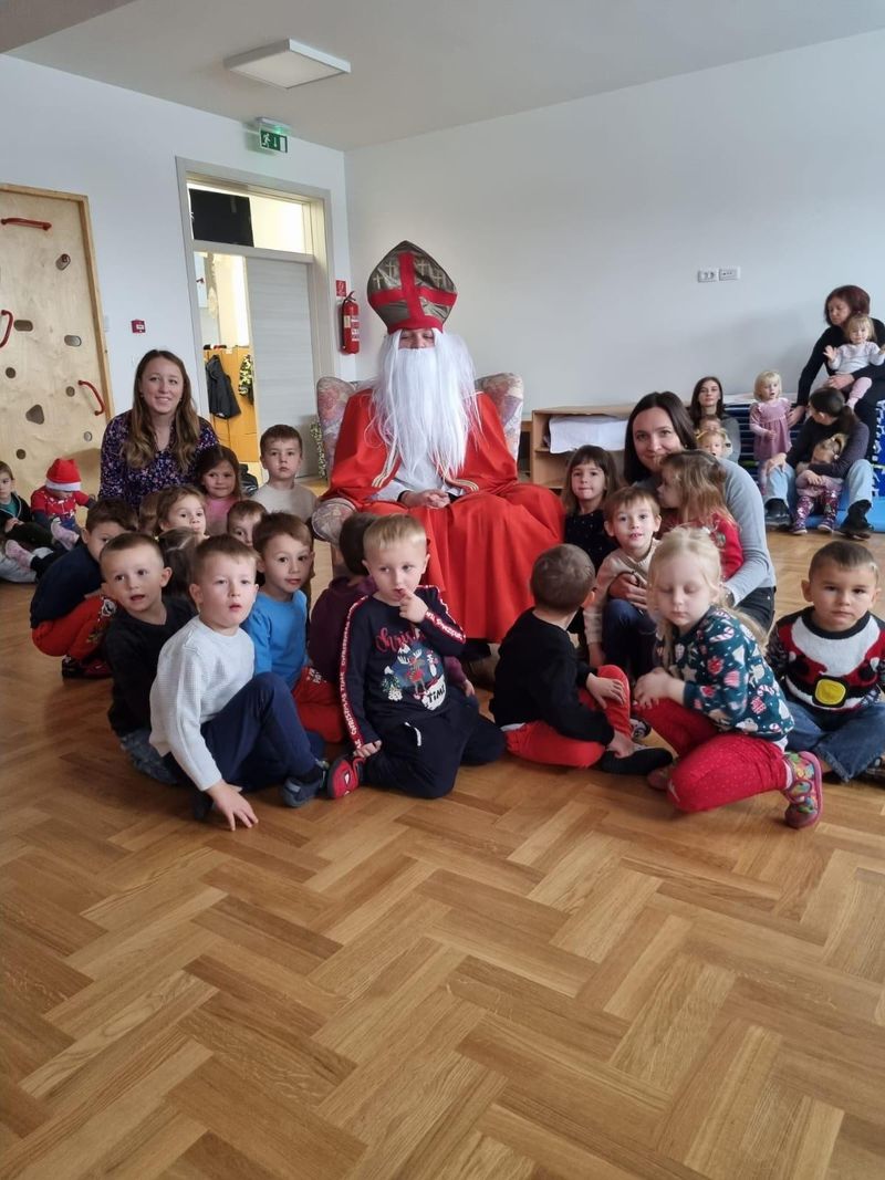 Leptirići dočekuju Sv. Nikolu