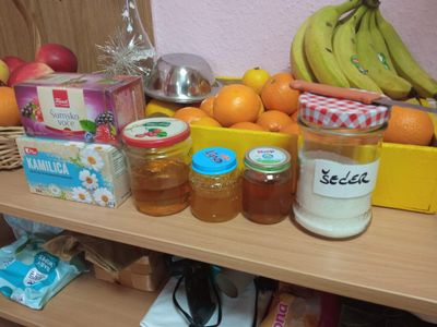 Zdravo s voćem u grupi cvjetići