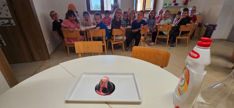 Mali znanstvenici na djelu