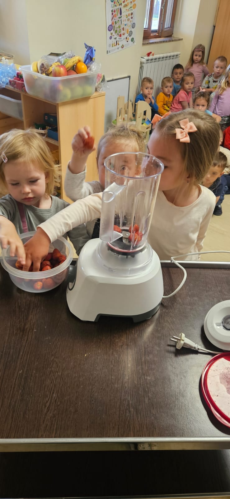 Bubamare pripremaju zdravi smoothie